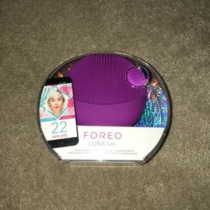 Foreo facial cleansing brush